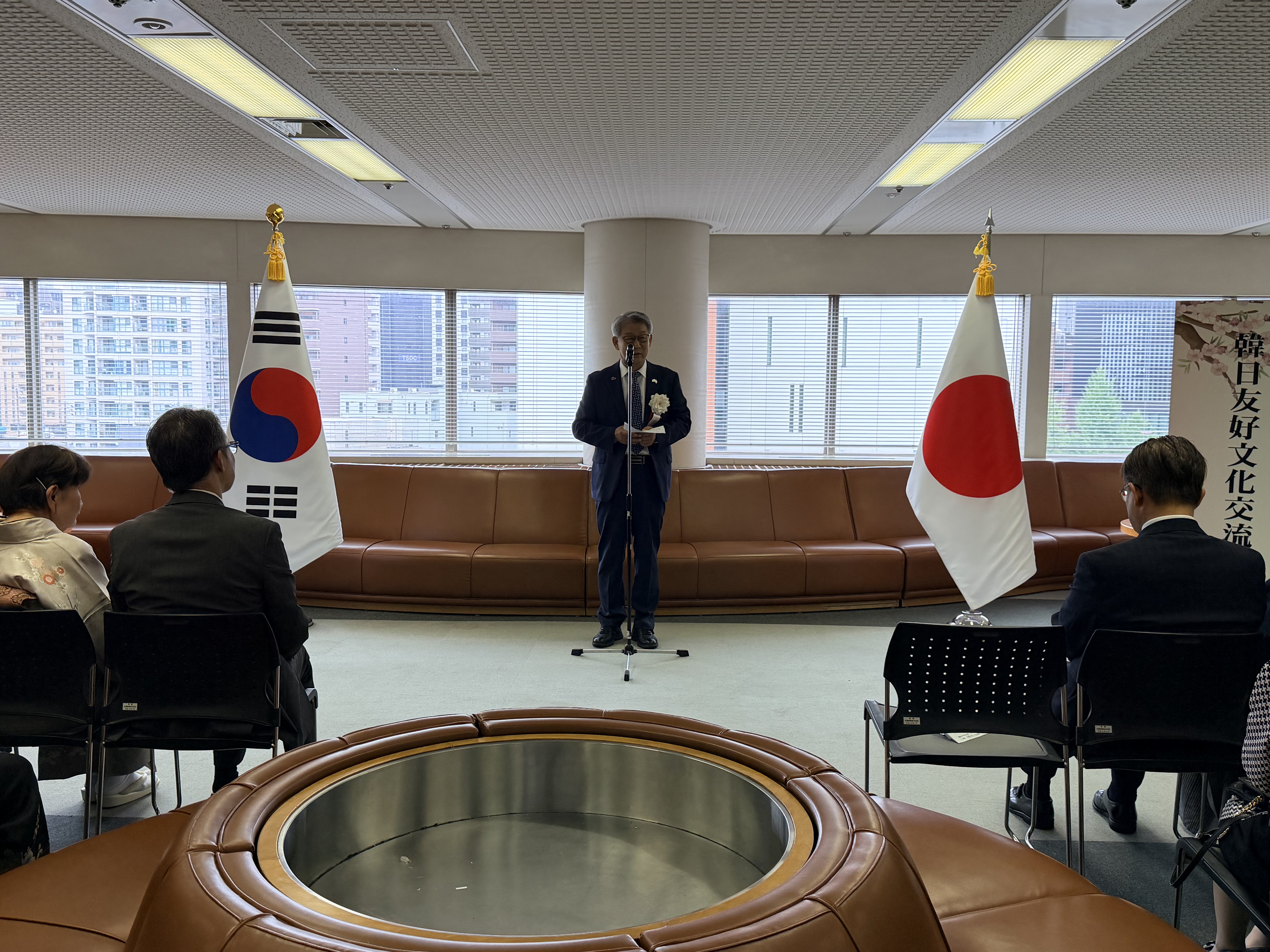 「국교정상화 60주년기념 한일 우호문화교류전」 개최(10.11.~10.12.)